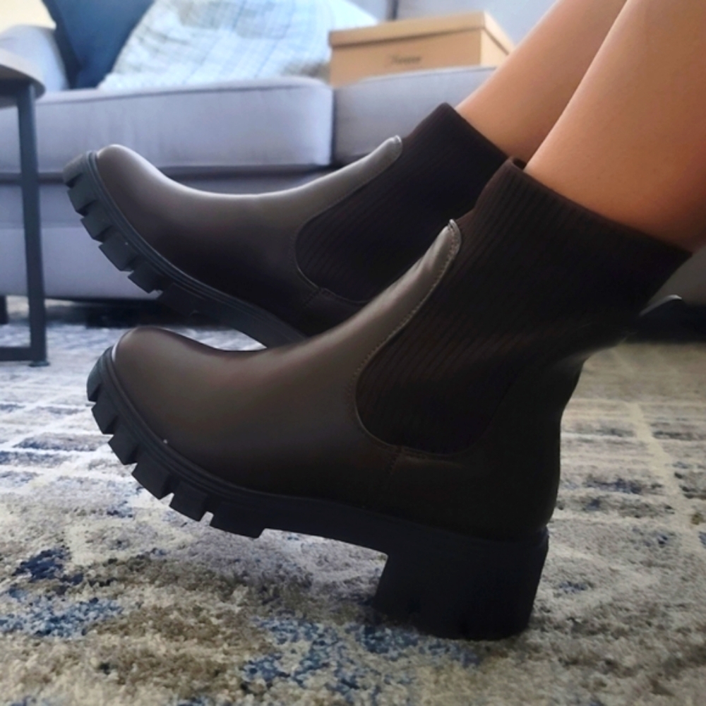 Soft dreams Boots - Picture 3 of 10